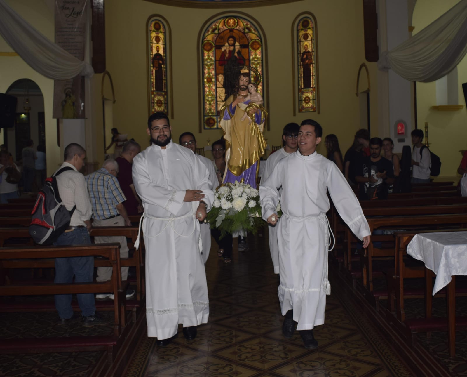 <p>Posadas celebró a su santo patrono con misa y serenata</p>